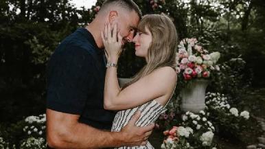 Un diamante antiguo y tallado a mano, así es el anillo de compromiso de Taylor Swift